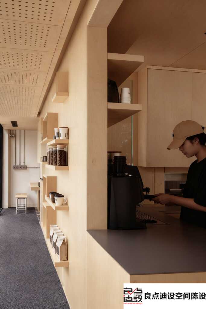 绝绝子！这家店的软装设计，连天花板都在偷偷努力！